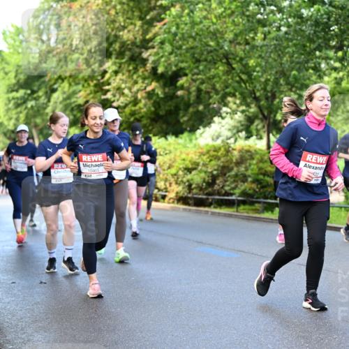 14.06.2026 - REWE Women's Run Dr. Thomas Lammeyer http://msf.ph/oto/9754916 14.06.2026 09:18:15 Laufen 10463, 1039, 7, 422, 10451 meine-sportfotos.de