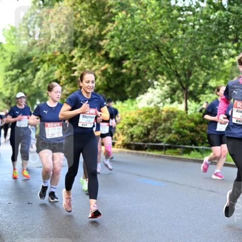 14.06.2026 - REWE Women's Run Dr. Thomas Lammeyer http://msf.ph/oto/9754920 14.06.2026 09:18:16 Laufen 11422, 104, 517, 1045 meine-sportfotos.de