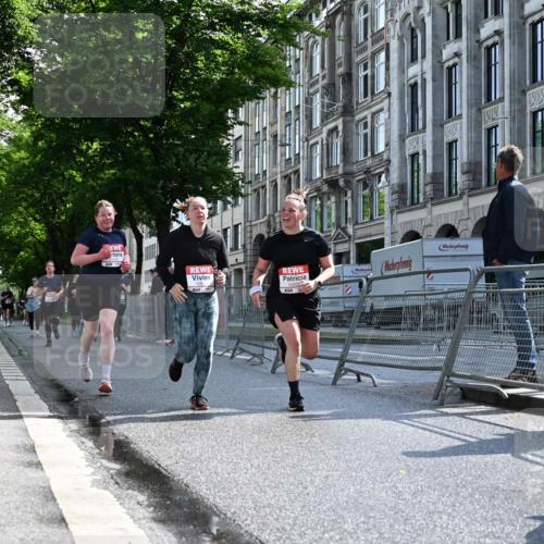 14.06.2026 - REWE Women's Run J. Mangold http://msf.ph/oto/9754965 14.06.2026 10:15:15 Ziel 10202, 10249, 10330, 10570, 10612, 10630, 10746, 11106, 11151 meine-sportfotos.de