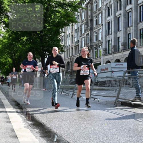 14.06.2026 - REWE Women's Run J. Mangold http://msf.ph/oto/9754966 14.06.2026 10:15:15 Ziel 10202, 10249, 10330, 10570, 10612, 10630, 10746, 11106, 11151 meine-sportfotos.de