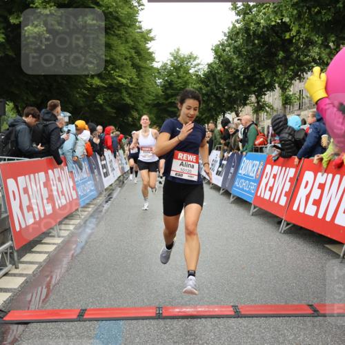 14.06.2026 - REWE Women's Run Strokosch-Dieckow http://msf.ph/oto/9754980 14.06.2026 09:47:39 Ziel 10081, 10118, 10120, 10206, 10790, 10808 meine-sportfotos.de