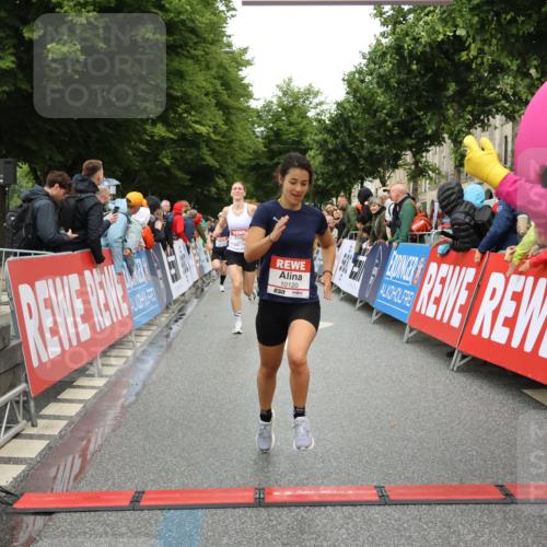 14.06.2026 - REWE Women's Run Strokosch-Dieckow http://msf.ph/oto/9754994 14.06.2026 09:47:39 Ziel 10081, 10118, 10120, 10206, 10790, 10808 meine-sportfotos.de