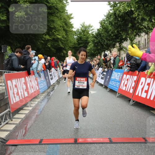 14.06.2026 - REWE Women's Run Strokosch-Dieckow http://msf.ph/oto/9755004 14.06.2026 09:47:39 Ziel 10081, 10118, 10120, 10206, 10790, 10808 meine-sportfotos.de