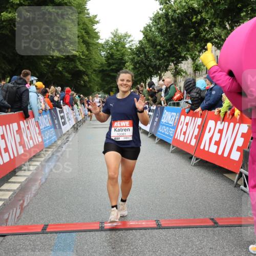 14.06.2026 - REWE Women's Run Strokosch-Dieckow http://msf.ph/oto/9755015 14.06.2026 09:47:34 Ziel 10081, 10118, 10488, 10994 meine-sportfotos.de