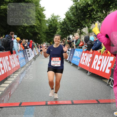 14.06.2026 - REWE Women's Run Strokosch-Dieckow http://msf.ph/oto/9755025 14.06.2026 09:47:34 Ziel 10081, 10118, 10488, 10994 meine-sportfotos.de