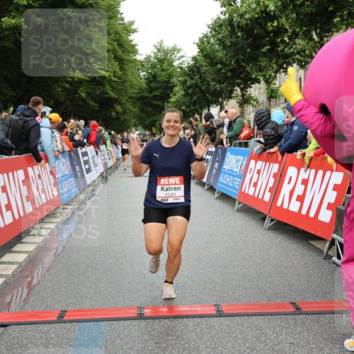 14.06.2026 - REWE Women's Run Strokosch-Dieckow http://msf.ph/oto/9755036 14.06.2026 09:47:34 Ziel 10081, 10118, 10488, 10994 meine-sportfotos.de
