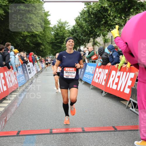 14.06.2026 - REWE Women's Run Strokosch-Dieckow http://msf.ph/oto/9755111 14.06.2026 09:47:32 Ziel 10081, 10118, 10488, 10994 meine-sportfotos.de