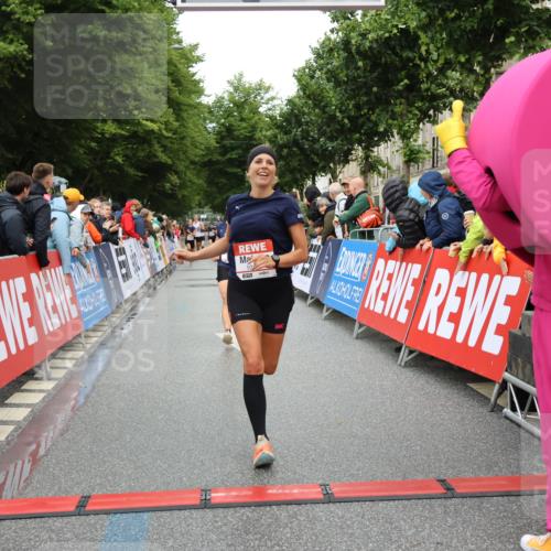 14.06.2026 - REWE Women's Run Strokosch-Dieckow http://msf.ph/oto/9755138 14.06.2026 09:47:32 Ziel 10081, 10118, 10488, 10994 meine-sportfotos.de