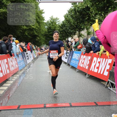 14.06.2026 - REWE Women's Run Strokosch-Dieckow http://msf.ph/oto/9755150 14.06.2026 09:47:32 Ziel 10081, 10118, 10488, 10994 meine-sportfotos.de