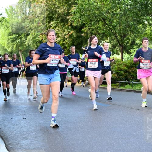 14.06.2026 - REWE Women's Run Dr. Thomas Lammeyer http://msf.ph/oto/9755151 14.06.2026 09:18:36 Laufen 10784, 57, 10043, 10845, 10042 meine-sportfotos.de