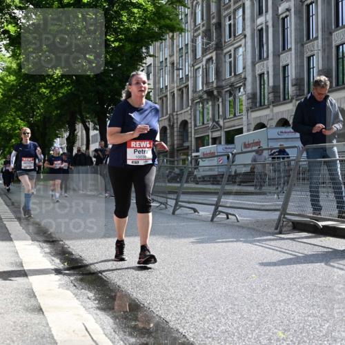 14.06.2026 - REWE Women's Run J. Mangold http://msf.ph/oto/9755159 14.06.2026 10:15:45 Ziel 10037, 10038, 10179 meine-sportfotos.de