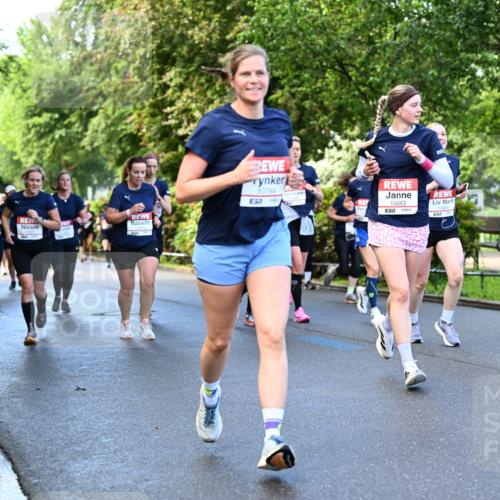 14.06.2026 - REWE Women's Run Dr. Thomas Lammeyer http://msf.ph/oto/9755160 14.06.2026 09:18:36 Laufen 10784, 57, 10043, 100 meine-sportfotos.de