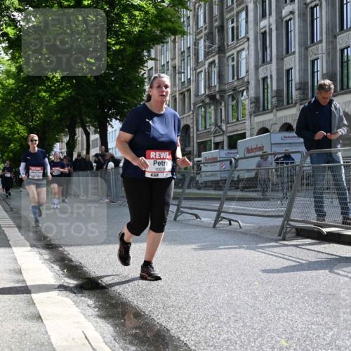 14.06.2026 - REWE Women's Run J. Mangold http://msf.ph/oto/9755161 14.06.2026 10:15:45 Ziel 10037, 10038, 10179 meine-sportfotos.de