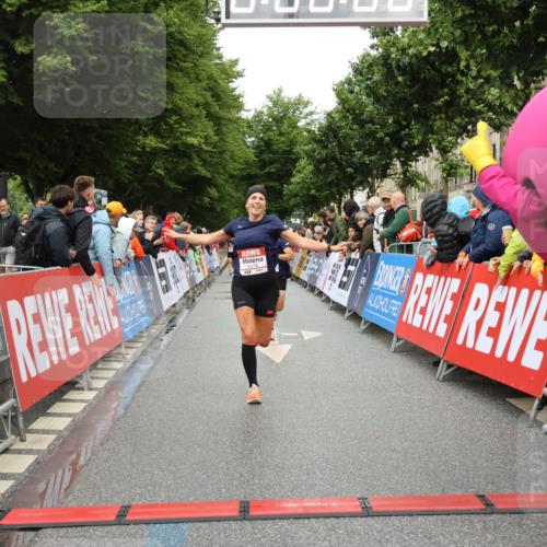 14.06.2026 - REWE Women's Run Strokosch-Dieckow http://msf.ph/oto/9755164 14.06.2026 09:47:31 Ziel 10081, 10118, 10488, 10994 meine-sportfotos.de