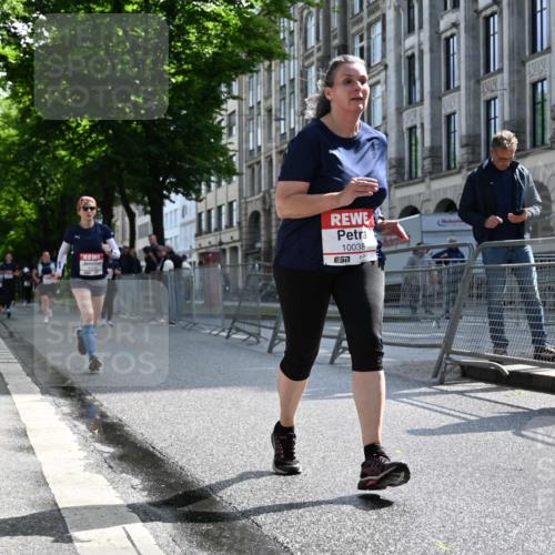 14.06.2026 - REWE Women's Run J. Mangold http://msf.ph/oto/9755168 14.06.2026 10:15:45 Ziel 10037, 10038, 10179 meine-sportfotos.de
