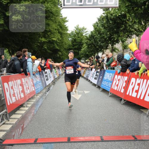 14.06.2026 - REWE Women's Run Strokosch-Dieckow http://msf.ph/oto/9755177 14.06.2026 09:47:31 Ziel 10081, 10118, 10488, 10994 meine-sportfotos.de