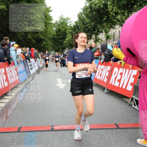 14.06.2026 - REWE Women's Run Strokosch-Dieckow http://msf.ph/oto/9755212 14.06.2026 09:47:28 Ziel 10118, 10386, 10488, 10994 meine-sportfotos.de