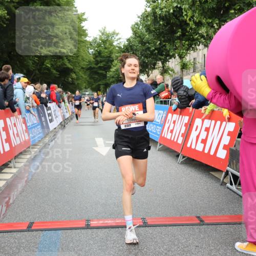 14.06.2026 - REWE Women's Run Strokosch-Dieckow http://msf.ph/oto/9755238 14.06.2026 09:47:28 Ziel 10118, 10386, 10488, 10994 meine-sportfotos.de