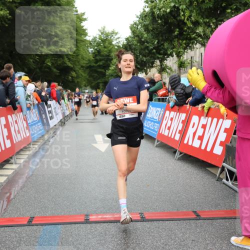 14.06.2026 - REWE Women's Run Strokosch-Dieckow http://msf.ph/oto/9755250 14.06.2026 09:47:28 Ziel 10118, 10386, 10488, 10994 meine-sportfotos.de