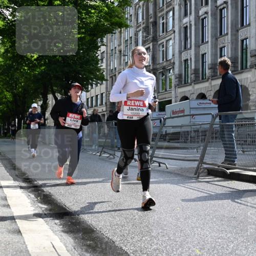 14.06.2026 - REWE Women's Run J. Mangold http://msf.ph/oto/9755252 14.06.2026 10:15:58 Ziel 10200, 10289, 10658, 11061, 11227, 11490 meine-sportfotos.de