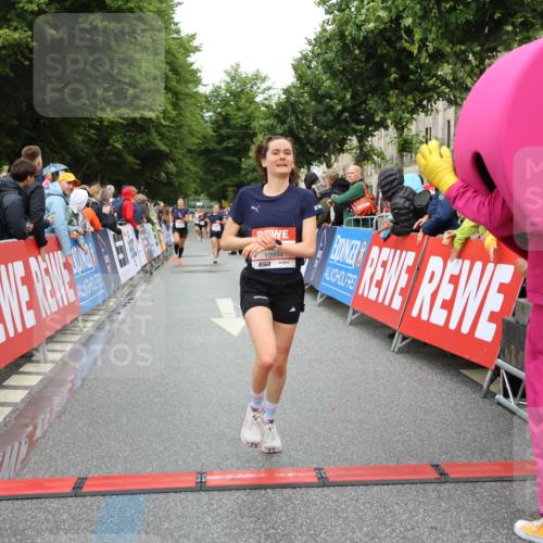 14.06.2026 - REWE Women's Run Strokosch-Dieckow http://msf.ph/oto/9755277 14.06.2026 09:47:27 Ziel 10386, 10488, 10994 meine-sportfotos.de