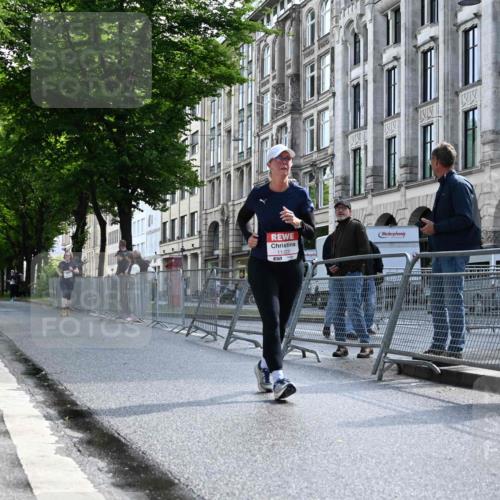 14.06.2026 - REWE Women's Run J. Mangold http://msf.ph/oto/9755303 14.06.2026 10:16:04 Ziel 10658, 11222, 11227, 11490 meine-sportfotos.de