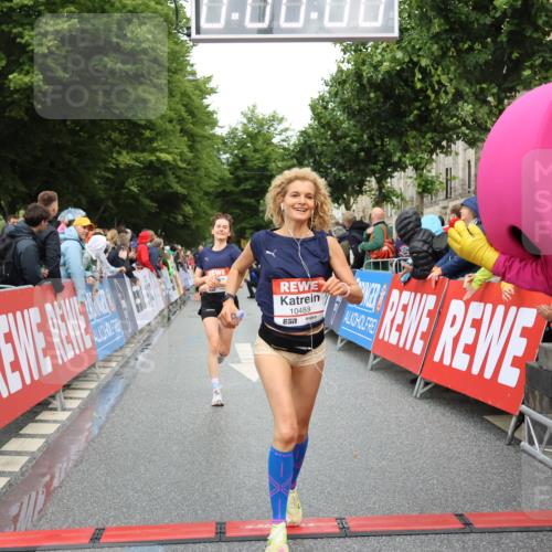 14.06.2026 - REWE Women's Run Strokosch-Dieckow http://msf.ph/oto/9755305 14.06.2026 09:47:26 Ziel 10386, 10488, 10994 meine-sportfotos.de