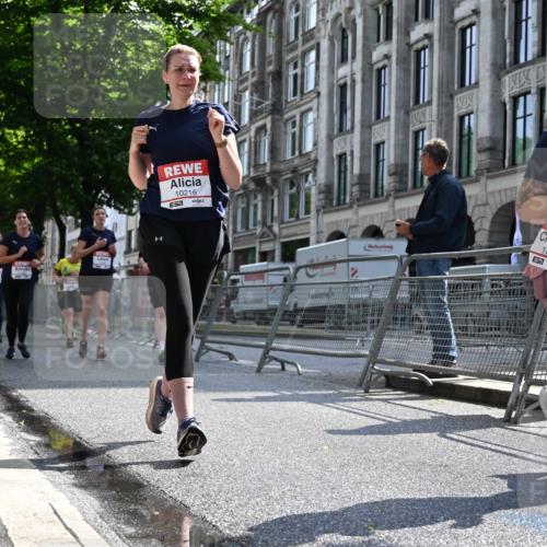 14.06.2026 - REWE Women's Run J. Mangold http://msf.ph/oto/9755342 14.06.2026 10:16:53 Ziel 10035, 10216, 10957, 10990, 11000, 11226, 11400 meine-sportfotos.de