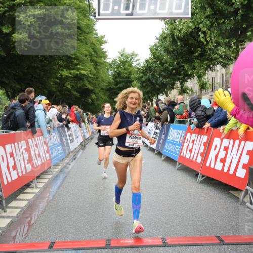 14.06.2026 - REWE Women's Run Strokosch-Dieckow http://msf.ph/oto/9755365 14.06.2026 09:47:26 Ziel 10386, 10488, 10994 meine-sportfotos.de