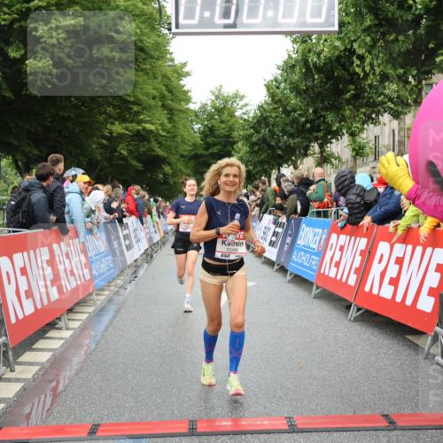 14.06.2026 - REWE Women's Run Strokosch-Dieckow http://msf.ph/oto/9755381 14.06.2026 09:47:26 Ziel 10386, 10488, 10994 meine-sportfotos.de