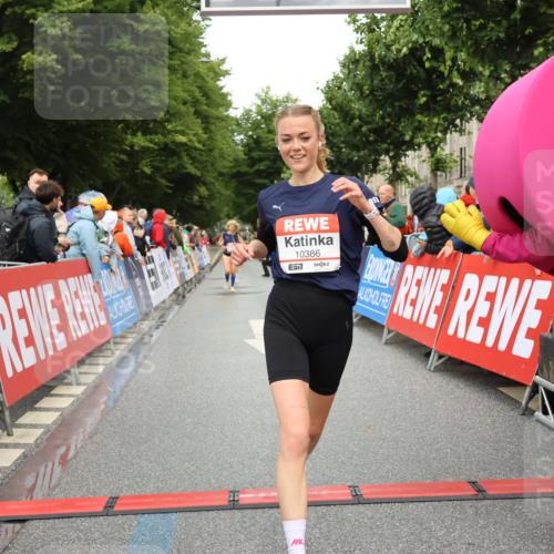 14.06.2026 - REWE Women's Run Strokosch-Dieckow http://msf.ph/oto/9755394 14.06.2026 09:47:21 Ziel 10386, 10601 meine-sportfotos.de