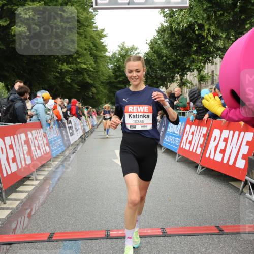 14.06.2026 - REWE Women's Run Strokosch-Dieckow http://msf.ph/oto/9755408 14.06.2026 09:47:21 Ziel 10386, 10601 meine-sportfotos.de