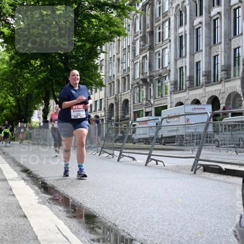 14.06.2026 - REWE Women's Run J. Mangold http://msf.ph/oto/9755440 14.06.2026 10:17:29 Ziel 10615, 10797, 10807, 10877, 10941 meine-sportfotos.de