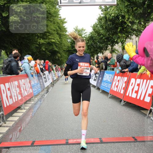 14.06.2026 - REWE Women's Run Strokosch-Dieckow http://msf.ph/oto/9755445 14.06.2026 09:47:21 Ziel 10386, 10601 meine-sportfotos.de