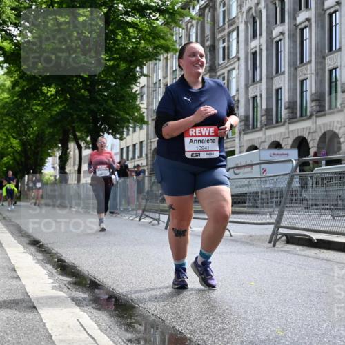 14.06.2026 - REWE Women's Run J. Mangold http://msf.ph/oto/9755452 14.06.2026 10:17:31 Ziel 10456, 10615, 10797, 10807, 10941 meine-sportfotos.de