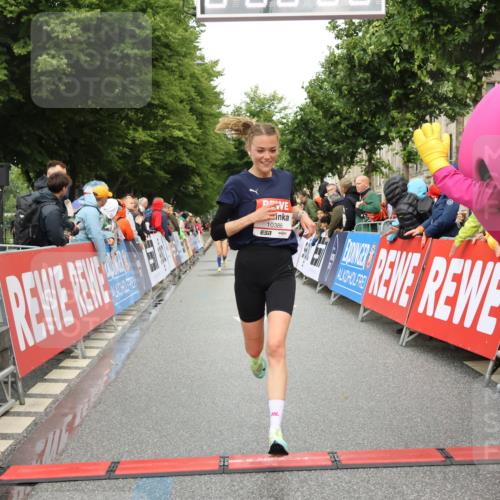 14.06.2026 - REWE Women's Run Strokosch-Dieckow http://msf.ph/oto/9755457 14.06.2026 09:47:21 Ziel 10386, 10601 meine-sportfotos.de