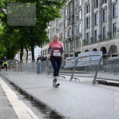 14.06.2026 - REWE Women's Run J. Mangold http://msf.ph/oto/9755460 14.06.2026 10:17:33 Ziel 10456, 10797, 10807, 10941 meine-sportfotos.de