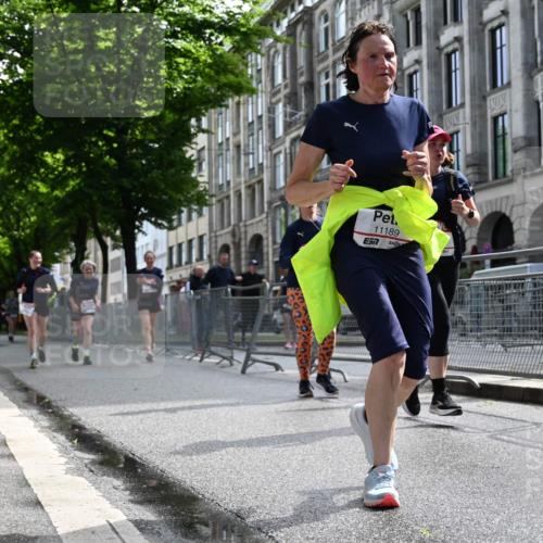 14.06.2026 - REWE Women's Run J. Mangold http://msf.ph/oto/9755480 14.06.2026 10:17:43 Ziel 10157, 10515, 11189, 11449 meine-sportfotos.de
