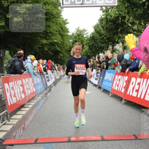 14.06.2026 - REWE Women's Run Strokosch-Dieckow http://msf.ph/oto/9755482 14.06.2026 09:47:21 Ziel 10386, 10601 meine-sportfotos.de