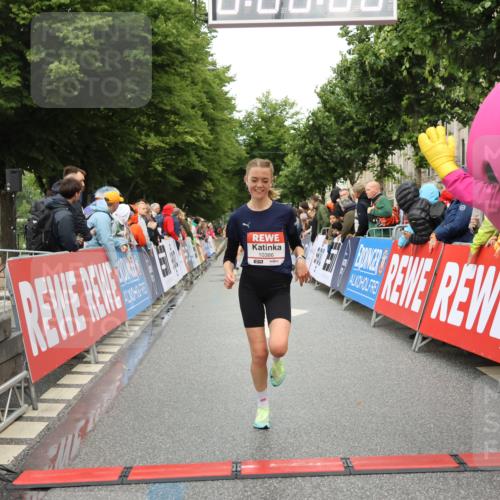 14.06.2026 - REWE Women's Run Strokosch-Dieckow http://msf.ph/oto/9755495 14.06.2026 09:47:21 Ziel 10386, 10601 meine-sportfotos.de