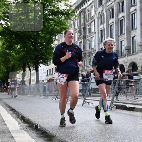 14.06.2026 - REWE Women's Run J. Mangold http://msf.ph/oto/9755513 14.06.2026 10:17:48 Ziel 10157, 10515, 10865, 10866, 11449 meine-sportfotos.de