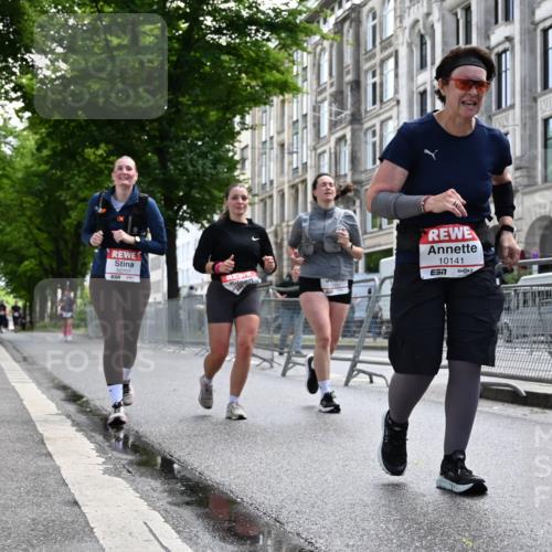 14.06.2026 - REWE Women's Run J. Mangold http://msf.ph/oto/9755537 14.06.2026 10:17:56 Ziel 10141, 10707, 10851, 11314 meine-sportfotos.de