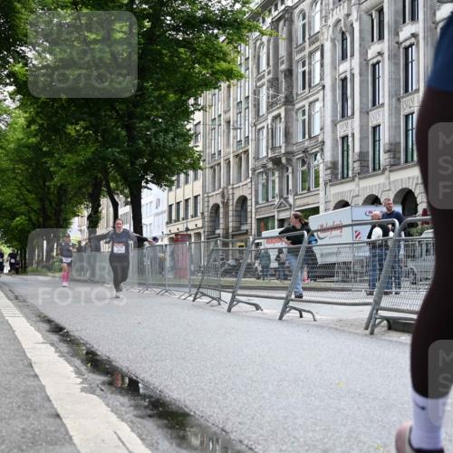 14.06.2026 - REWE Women's Run J. Mangold http://msf.ph/oto/9755561 14.06.2026 10:17:59 Ziel 10141, 10684, 10707, 10851, 11314 meine-sportfotos.de