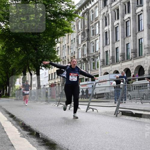 14.06.2026 - REWE Women's Run J. Mangold http://msf.ph/oto/9755573 14.06.2026 10:18:02 Ziel 10684, 10707, 10851, 11314 meine-sportfotos.de