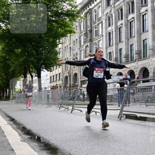 14.06.2026 - REWE Women's Run J. Mangold http://msf.ph/oto/9755582 14.06.2026 10:18:03 Ziel 10684, 10864 meine-sportfotos.de
