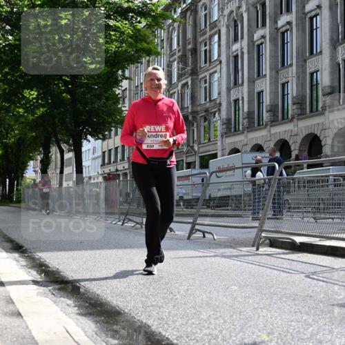 14.06.2026 - REWE Women's Run J. Mangold http://msf.ph/oto/9755654 14.06.2026 10:18:29 Ziel 10161 meine-sportfotos.de
