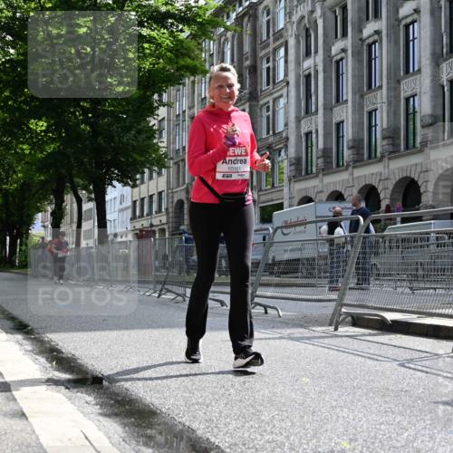 14.06.2026 - REWE Women's Run J. Mangold http://msf.ph/oto/9755656 14.06.2026 10:18:29 Ziel 10161 meine-sportfotos.de