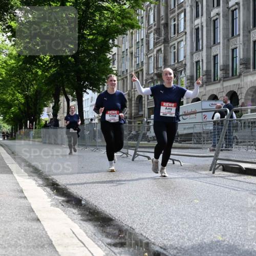 14.06.2026 - REWE Women's Run J. Mangold http://msf.ph/oto/9755685 14.06.2026 10:18:49 Ziel 10354, 11094, 11466 meine-sportfotos.de