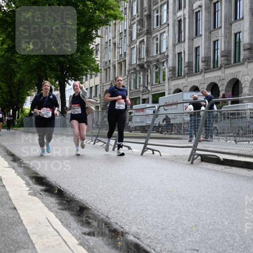14.06.2026 - REWE Women's Run J. Mangold http://msf.ph/oto/9755735 14.06.2026 10:19:36 Ziel 10517, 10592, 11024 meine-sportfotos.de