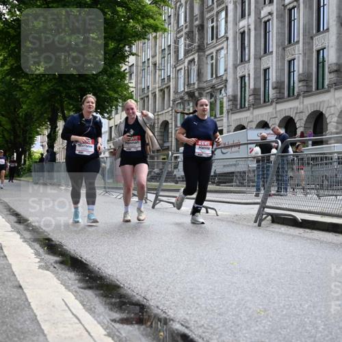 14.06.2026 - REWE Women's Run J. Mangold http://msf.ph/oto/9755746 14.06.2026 10:19:37 Ziel 10517, 10592, 11024 meine-sportfotos.de
